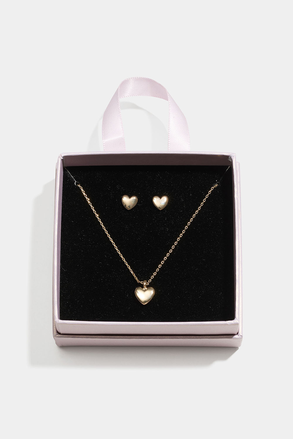 Gullfarget smykkesett med hjerter i gaveeske