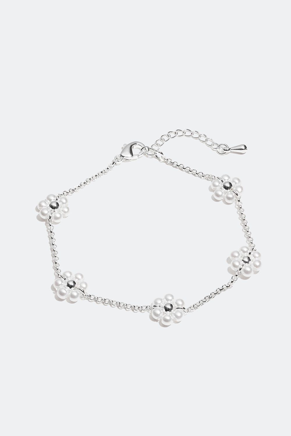 Armbånd med hvite blomster