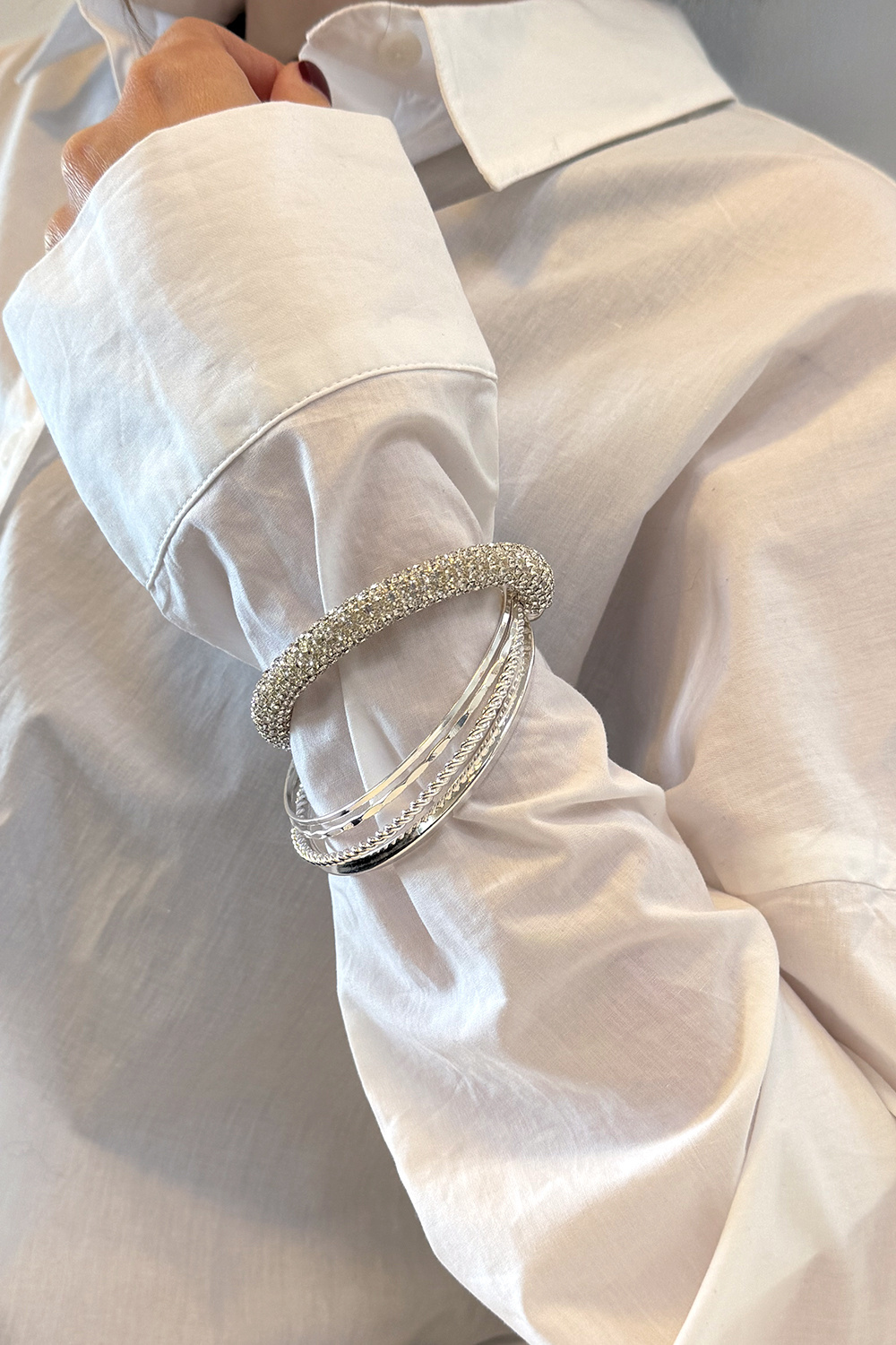 Avrundet armring med strass