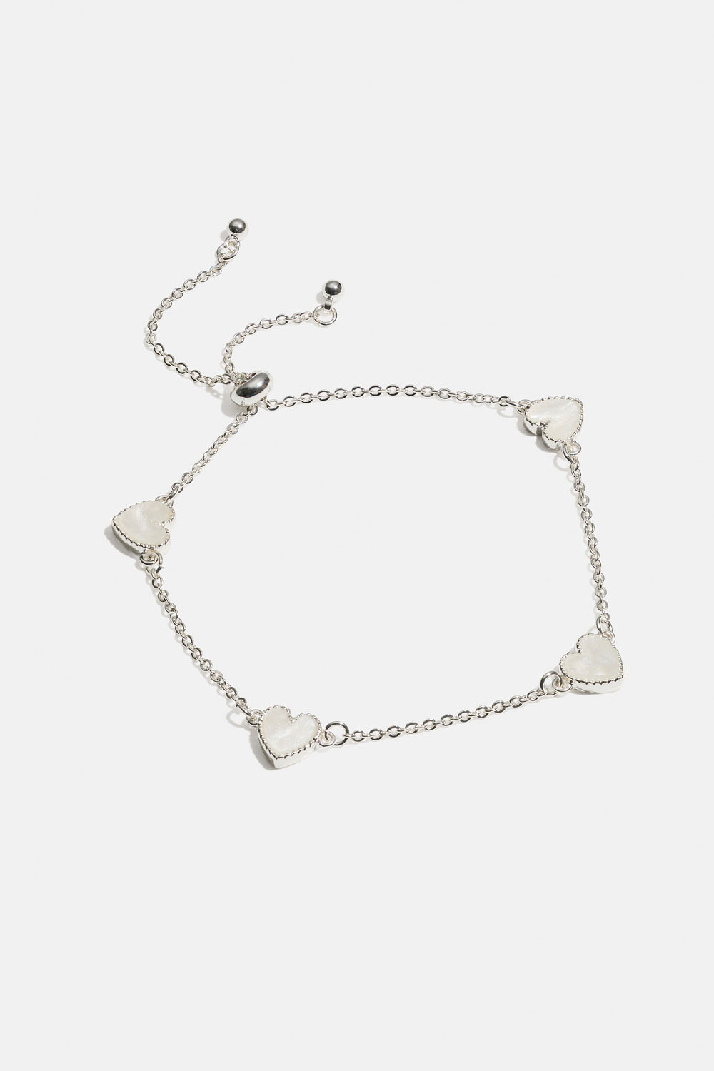 Armbånd med hvite hjerter