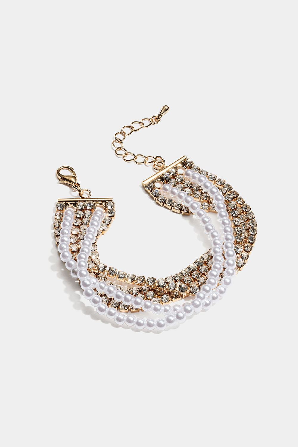 Bredt gullfarget armbånd med strass- og perlelenker