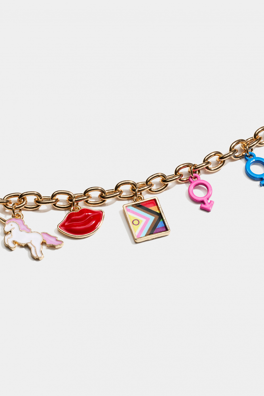 Gullfargede armbåndsanheng