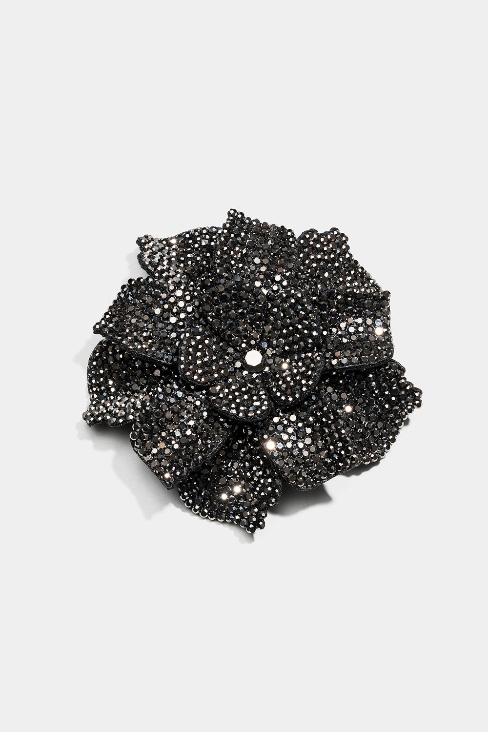 Stor nål med blomst og glassteiner