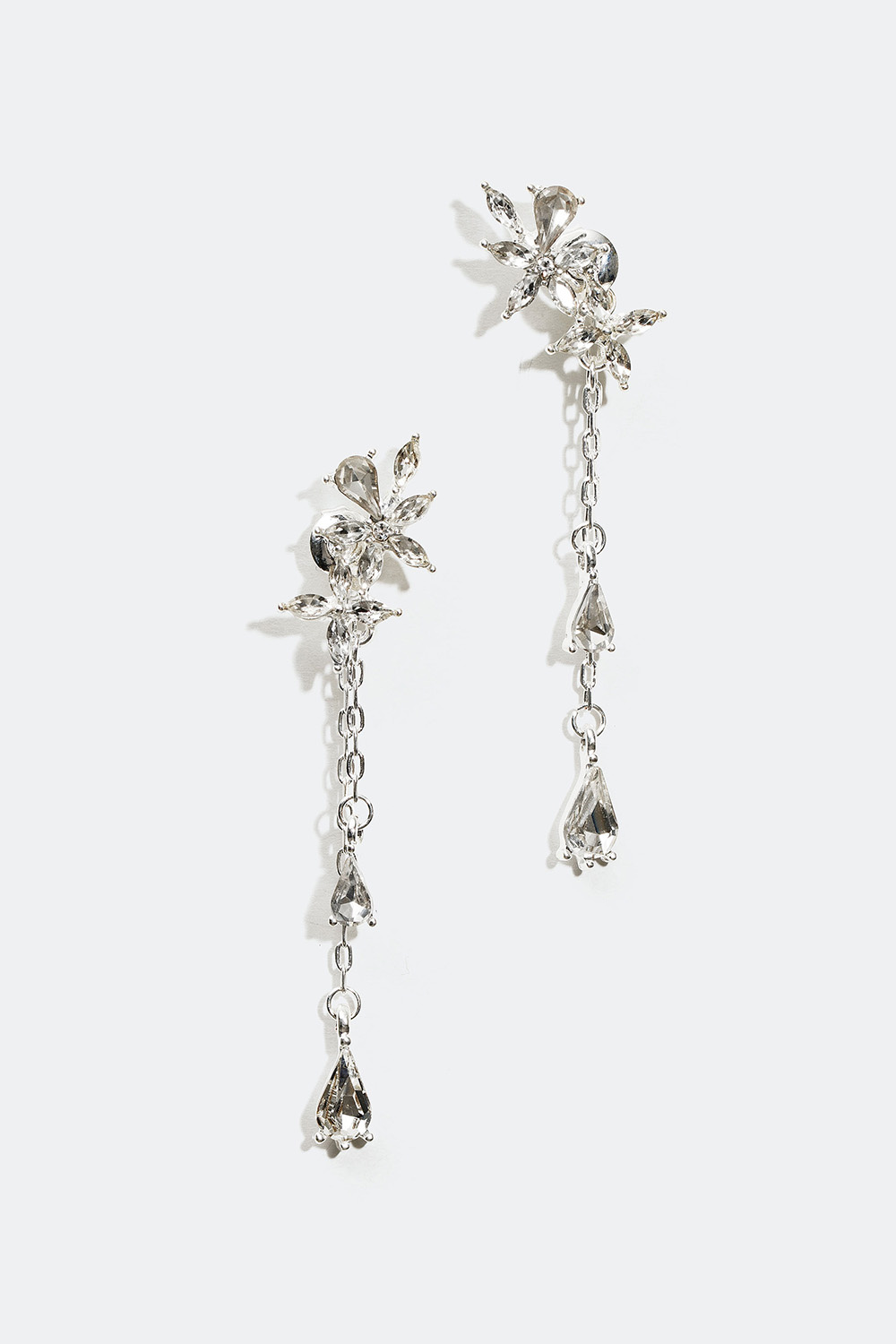 Øredobber med blomster og dråpeformede glassteiner