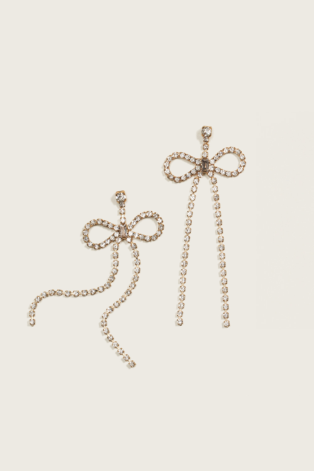 Øredobber med rosett av tynne strasslenker