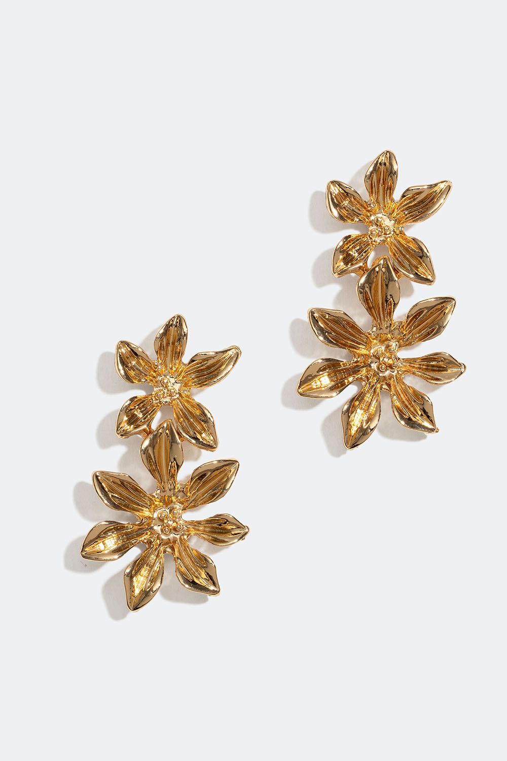 Gullfargede øredobber med to blomster