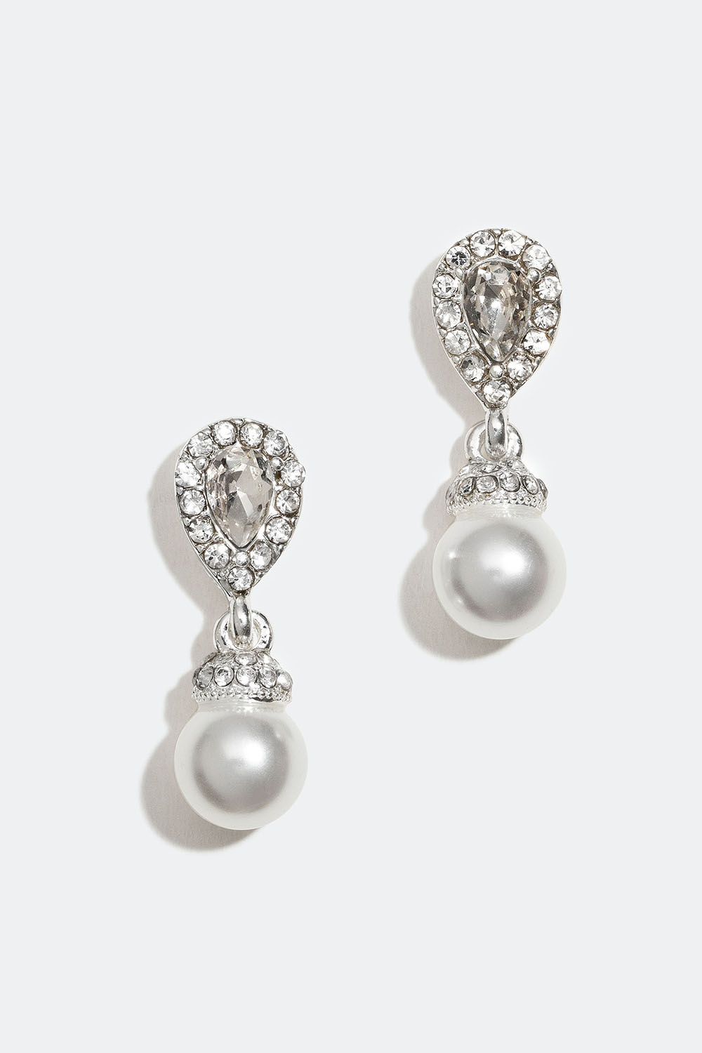 Dråpeformede øredobber med glassteiner og glassperler