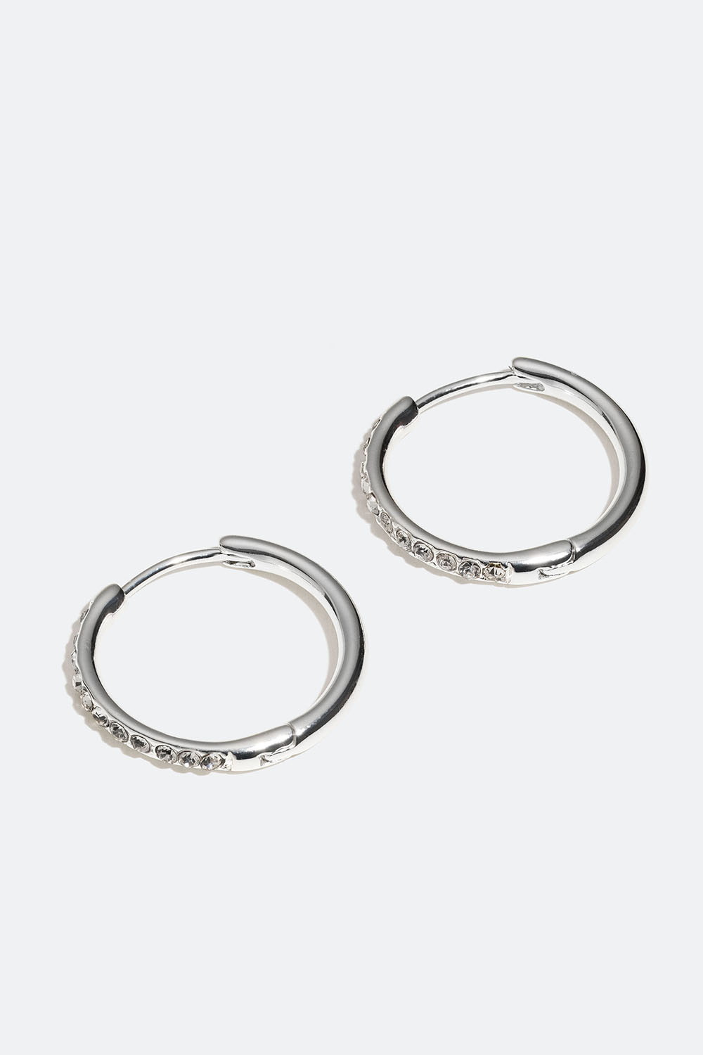 KLassiske øredobber med glassteiner