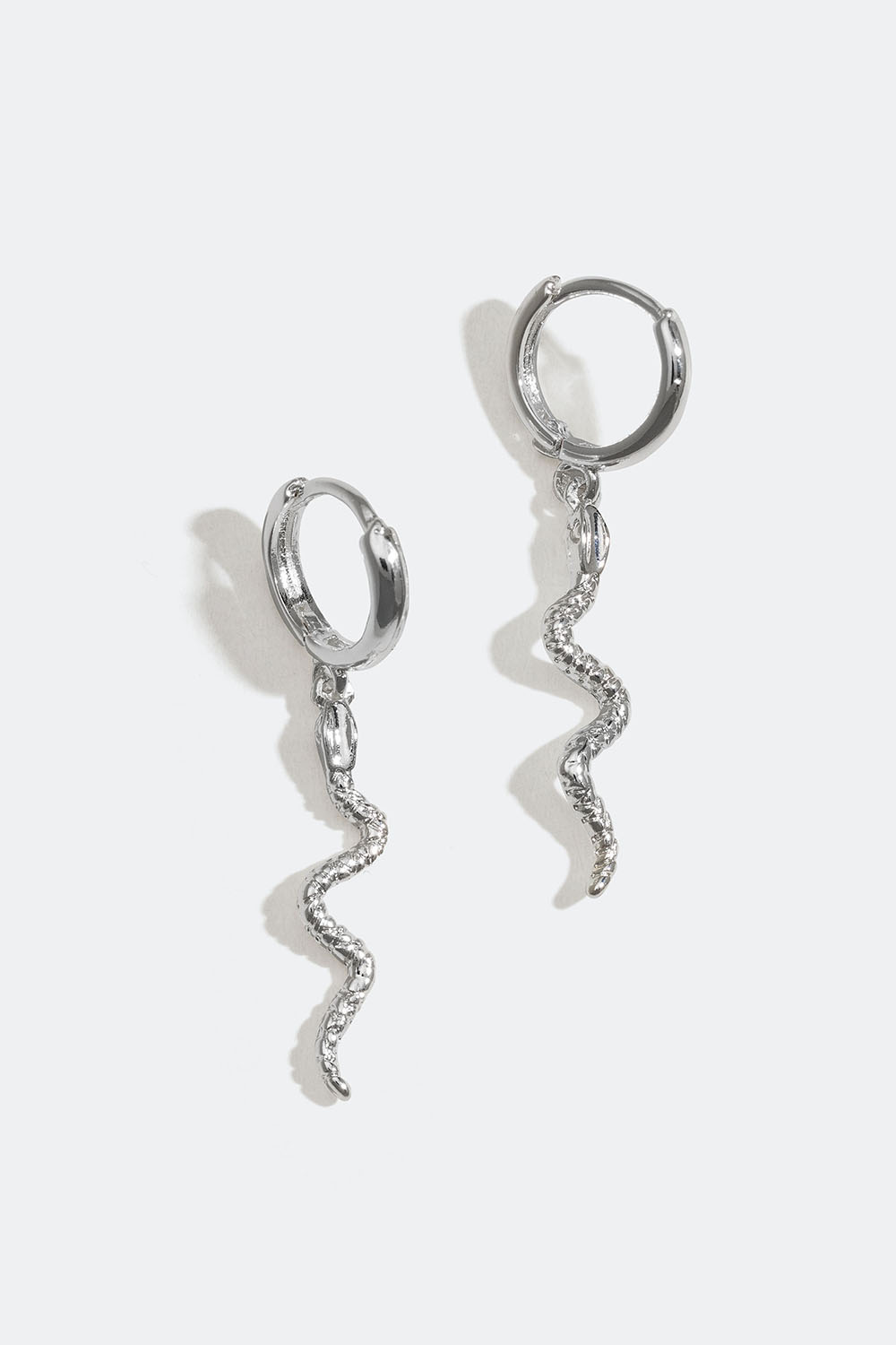 Små øredobber med slanger