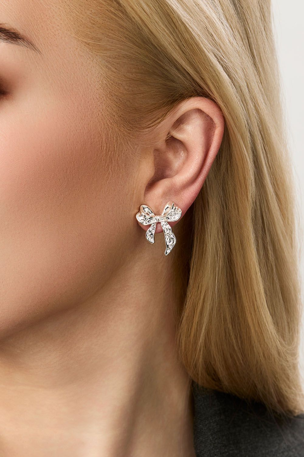 Studs med hamrede sløyfer