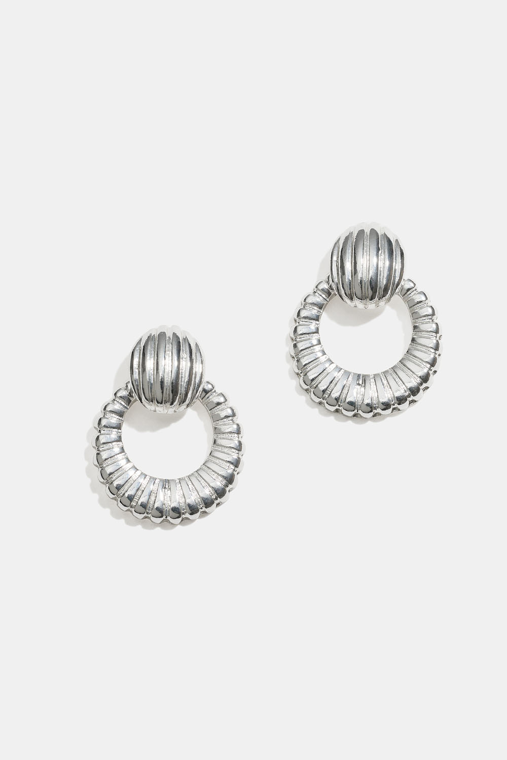 Øredobber med riflede ringer