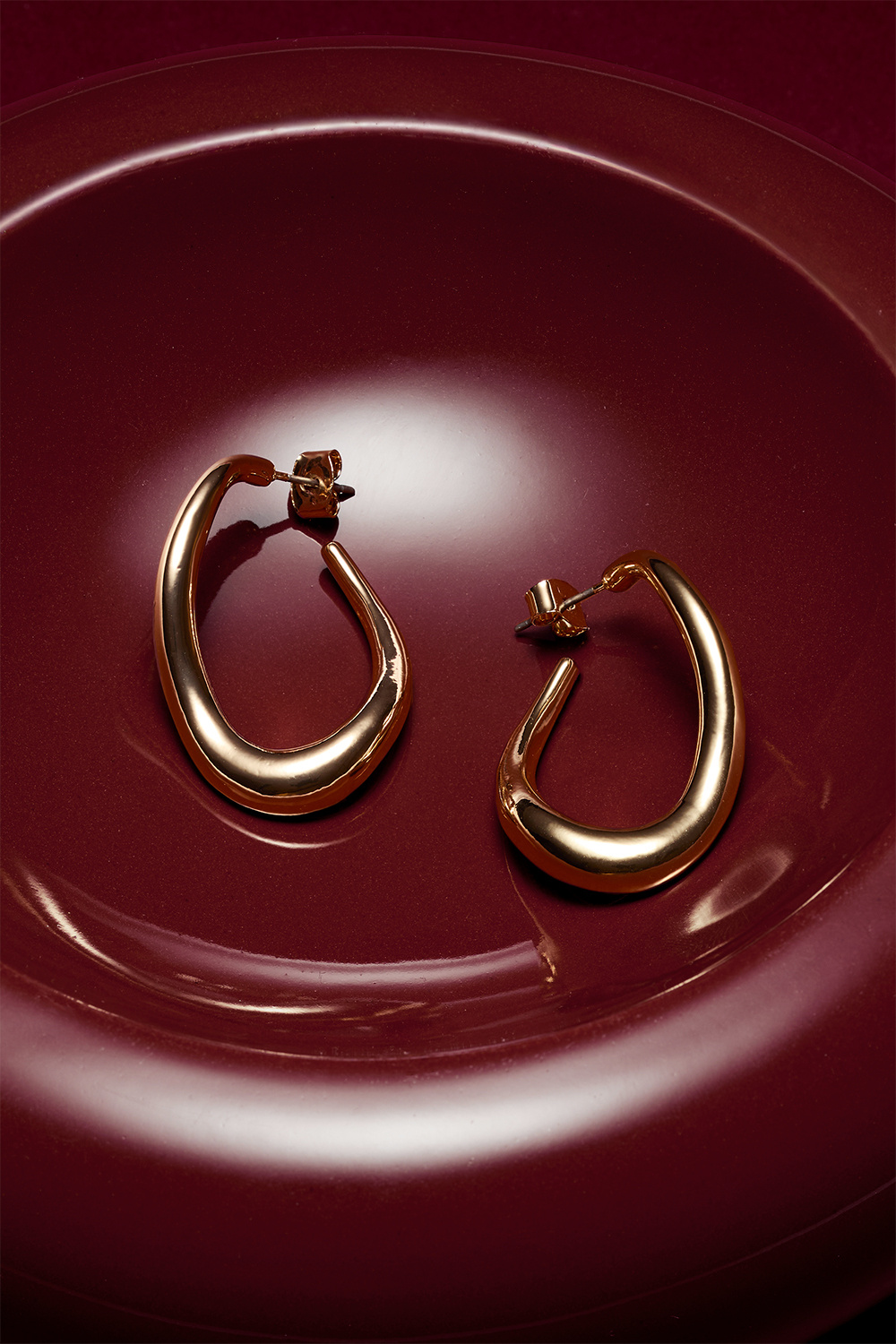 Gullfargede hoops med bølgeform