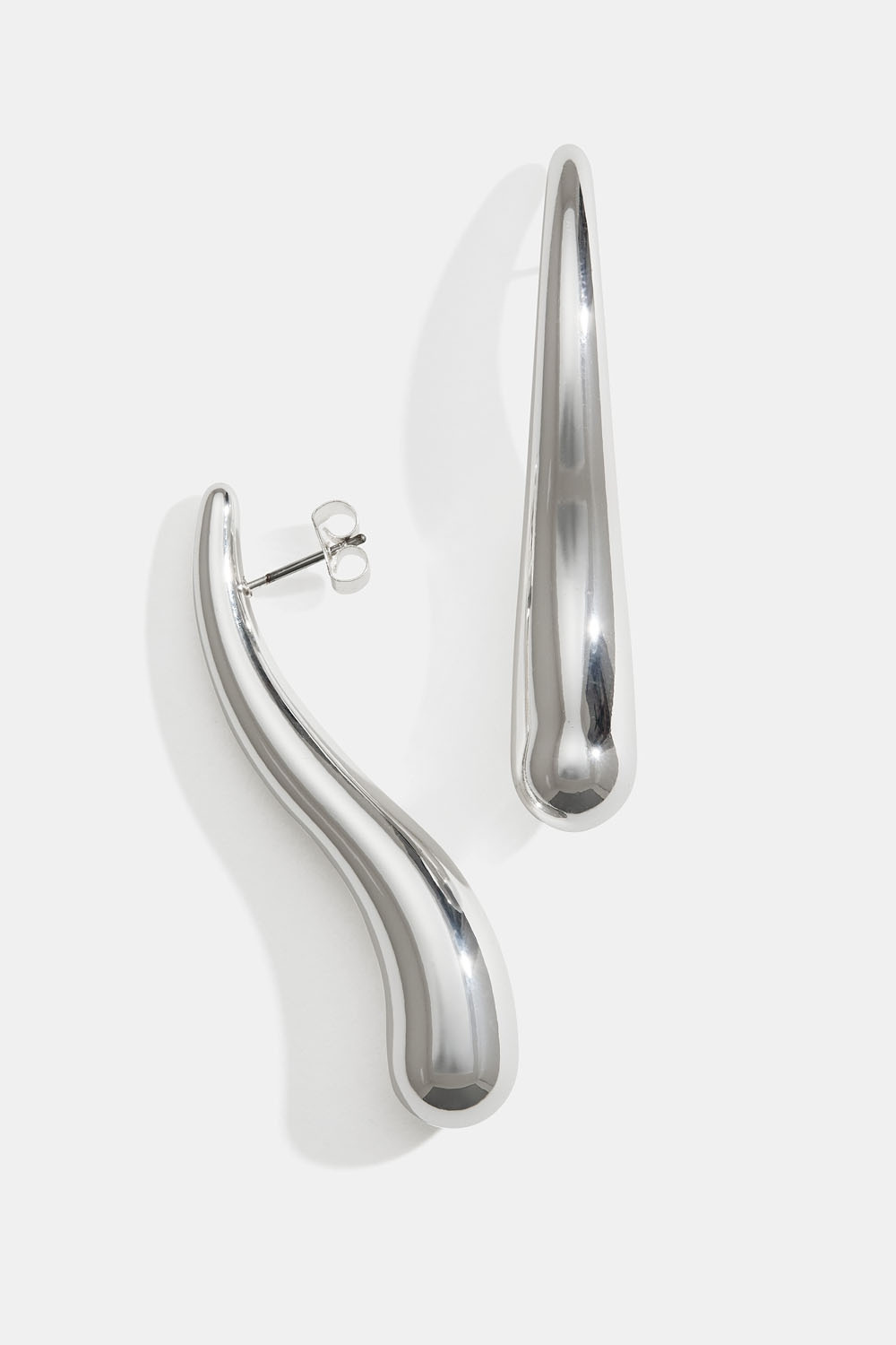 Lange, bølgeformede dråpeøredobber