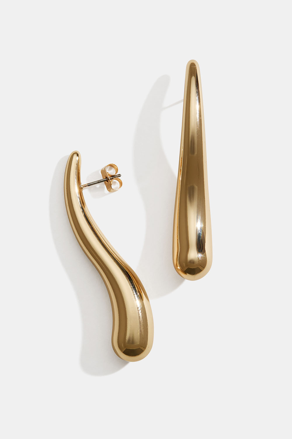 Lange, gullfargede, bølgete øredobber