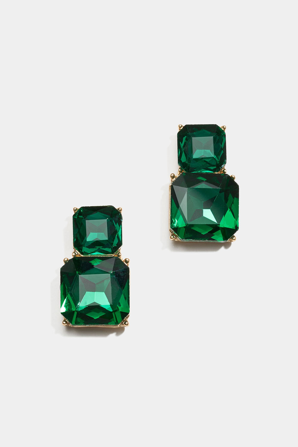 Øredobber med to grønne, kvadratiske glassteiner