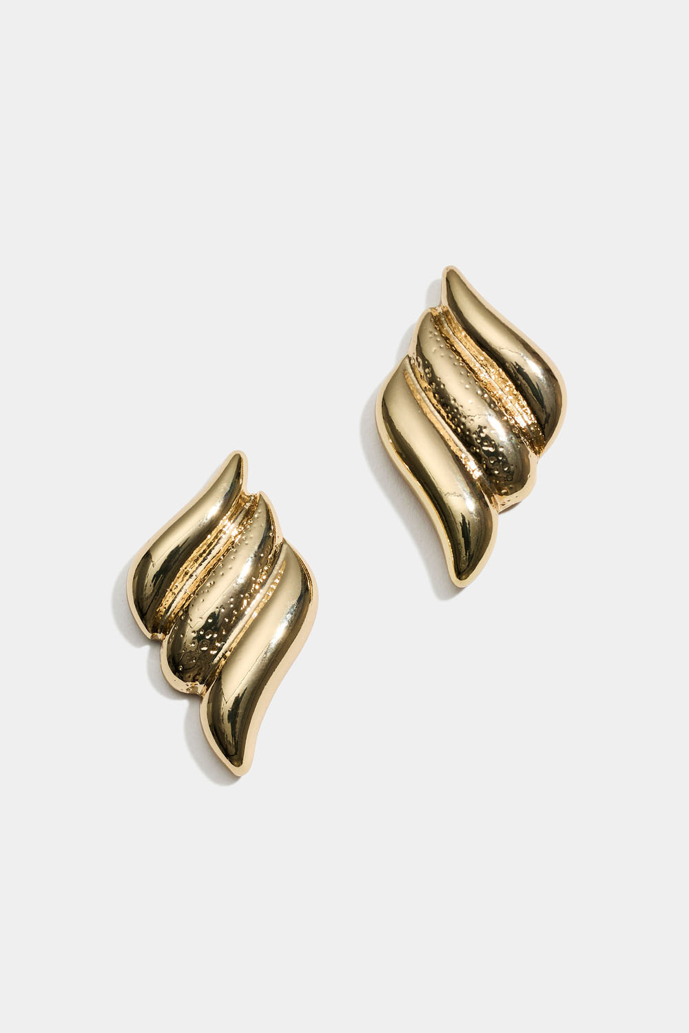 Gullfargede stiftøredobber i bølgeformer