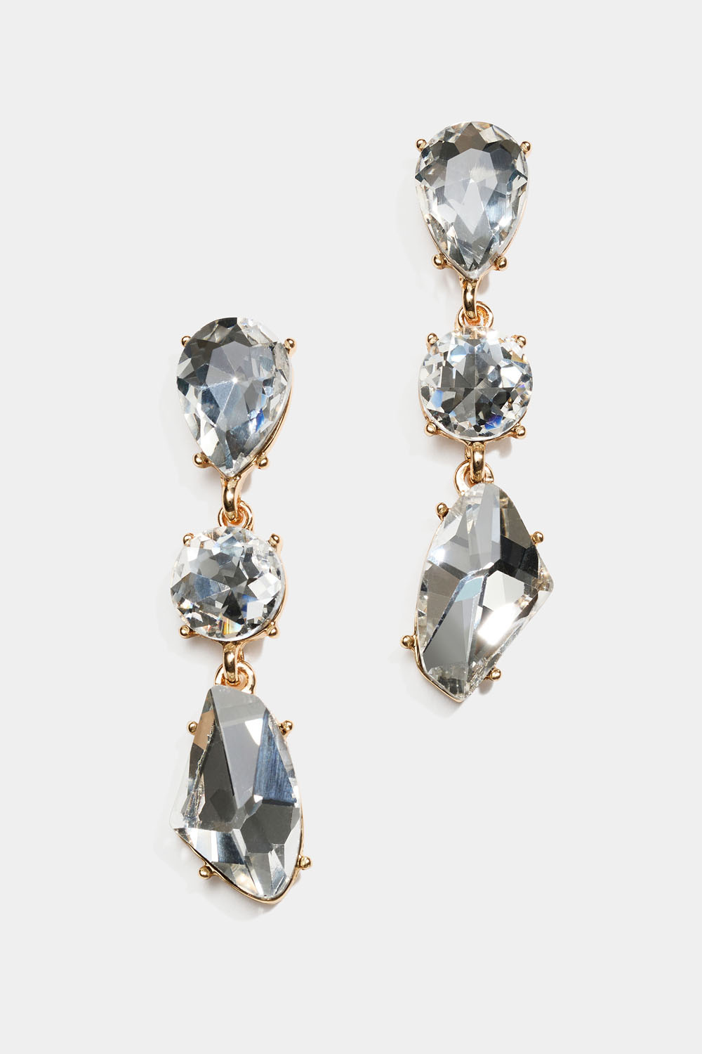 Øredobber med tre hvite glassteiner