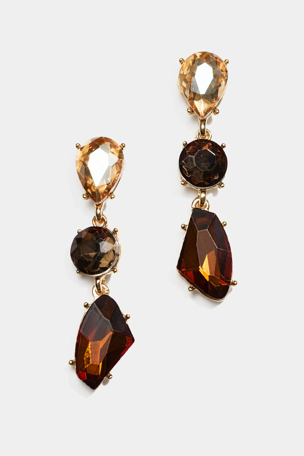 Øredobber med tre brune glassteiner