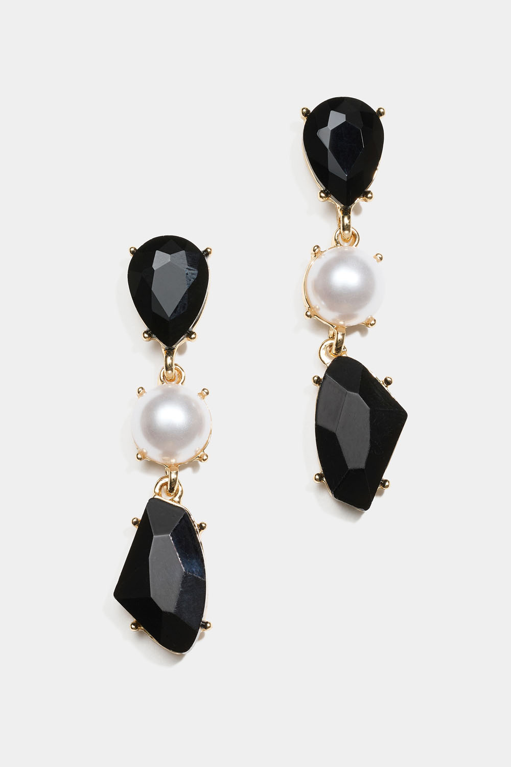 Øredobber med perler og svarte glassteiner