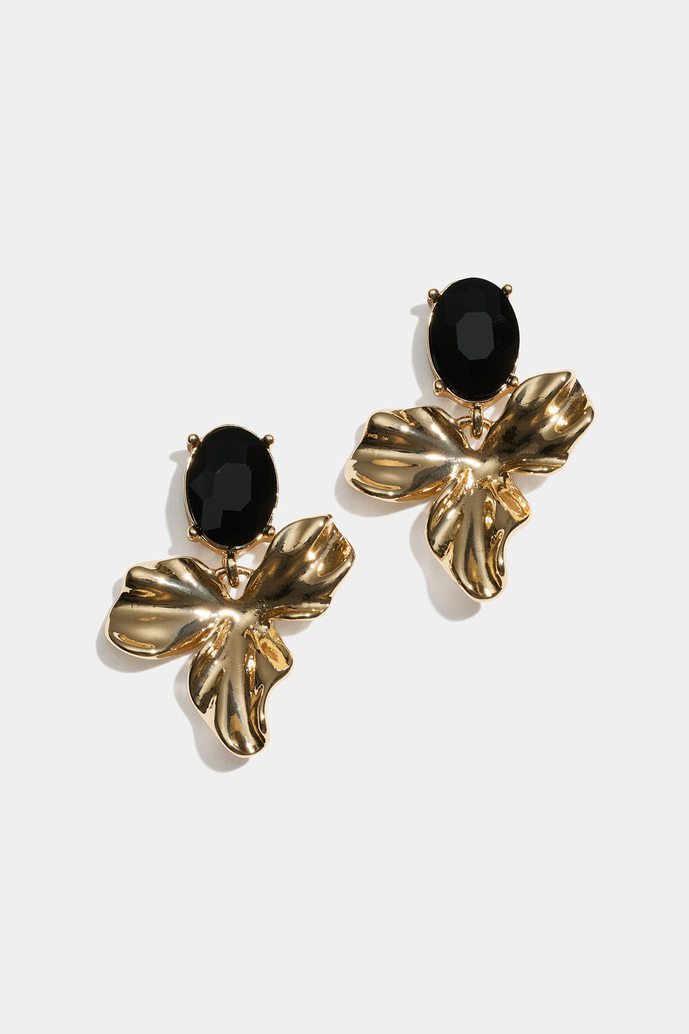Gylne øredobber med blader og svarte glassteiner
