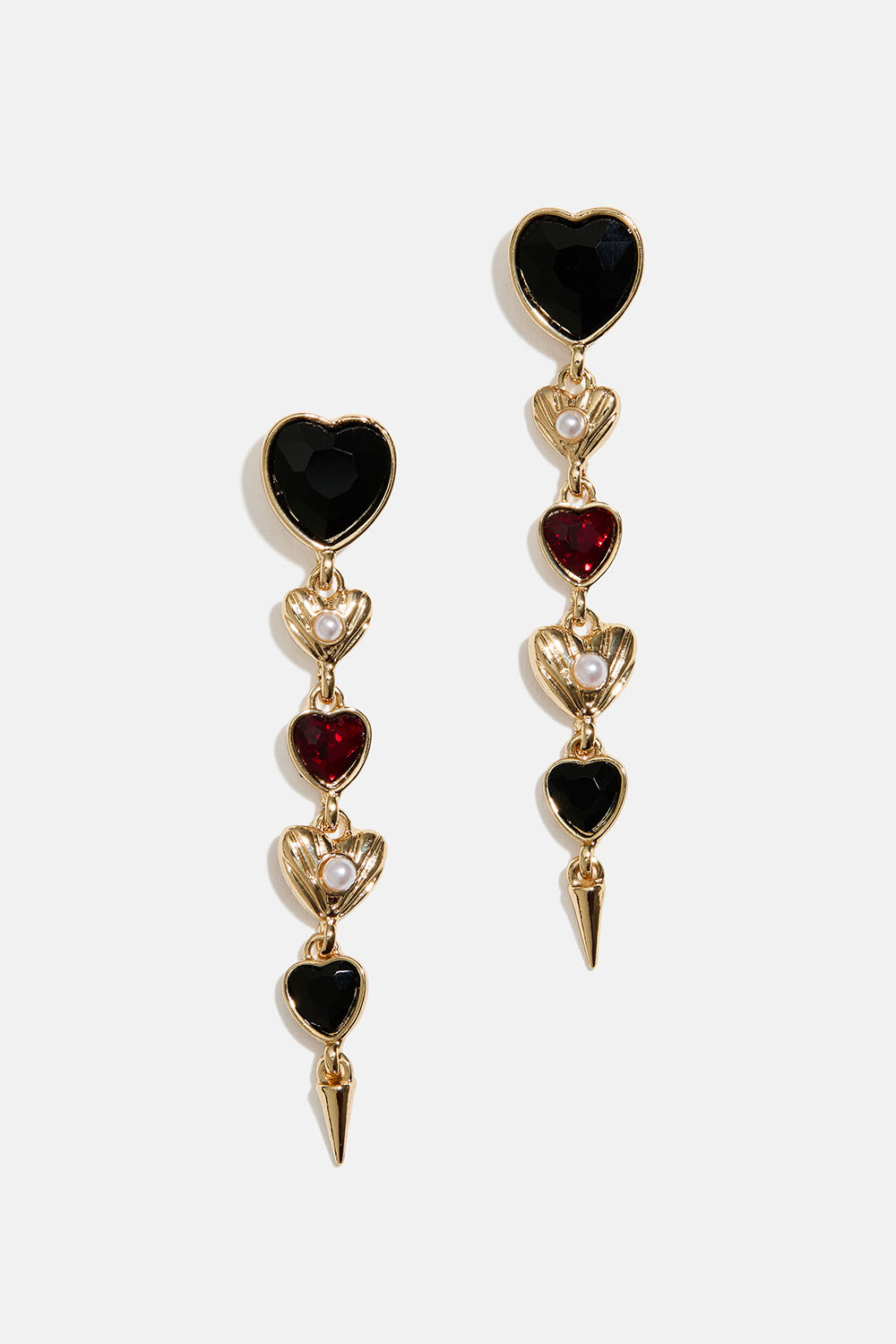 Øredobber med svarte og røde hjerter