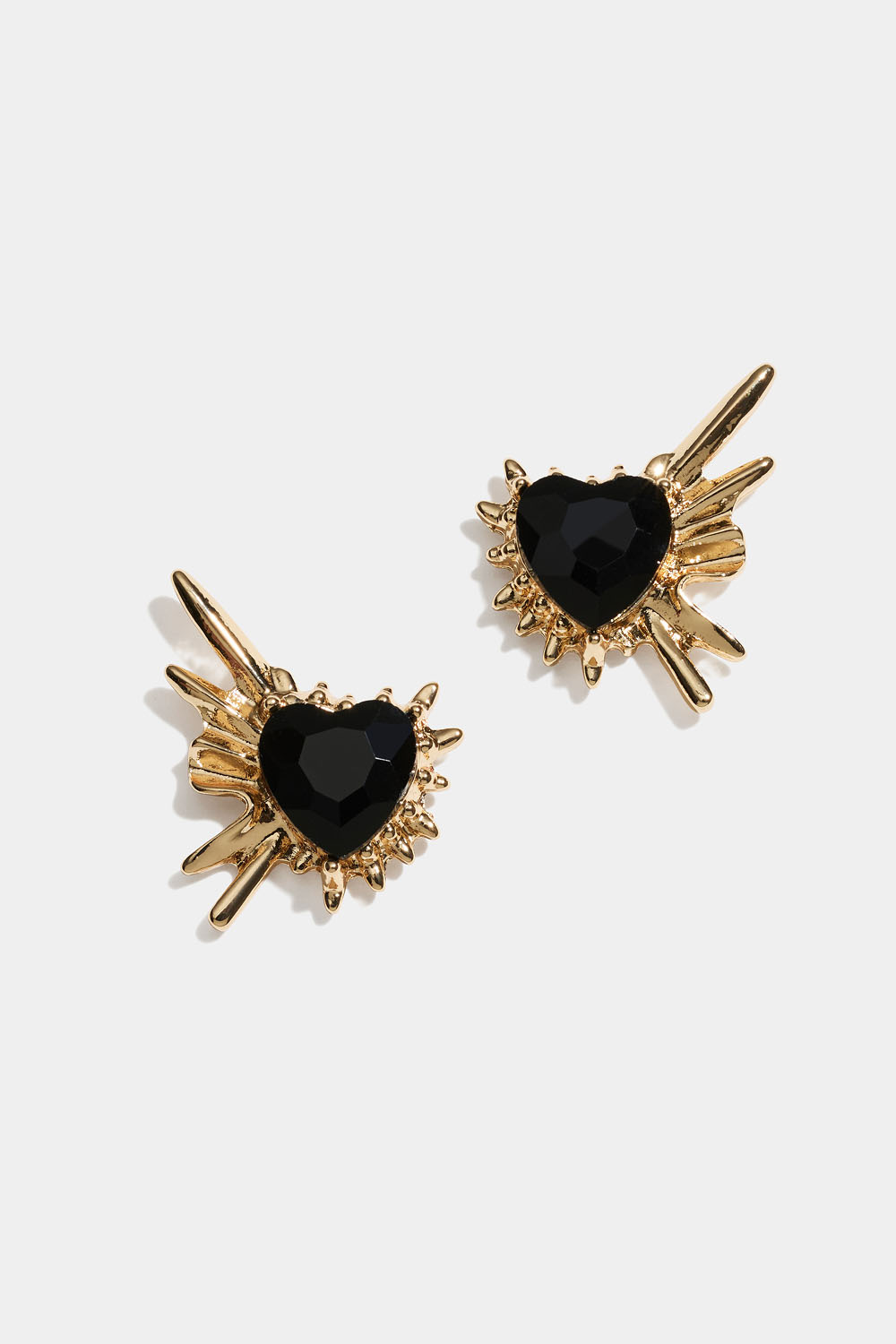 Spisse øredobber med svarte hjerter