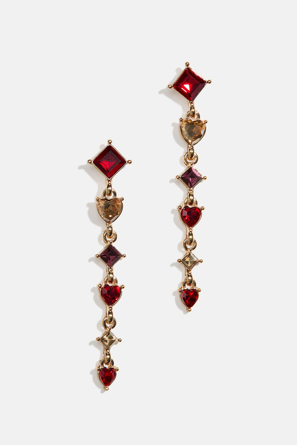 Øredobber med røde og beige hjerteformede glassteiner