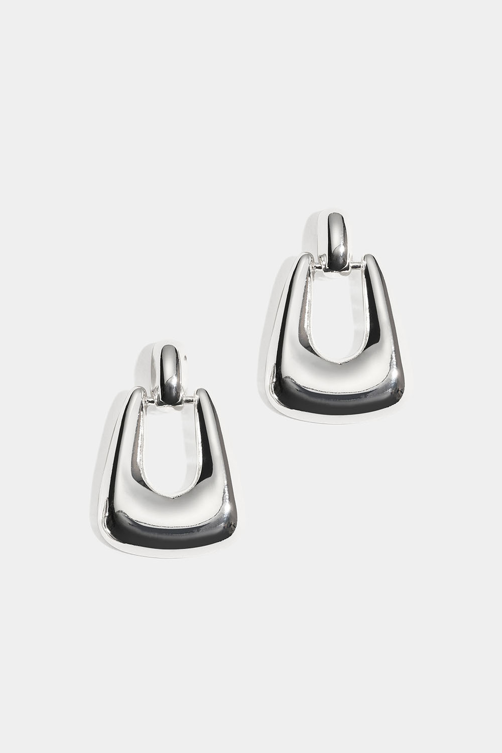 Øredobber i blank metall