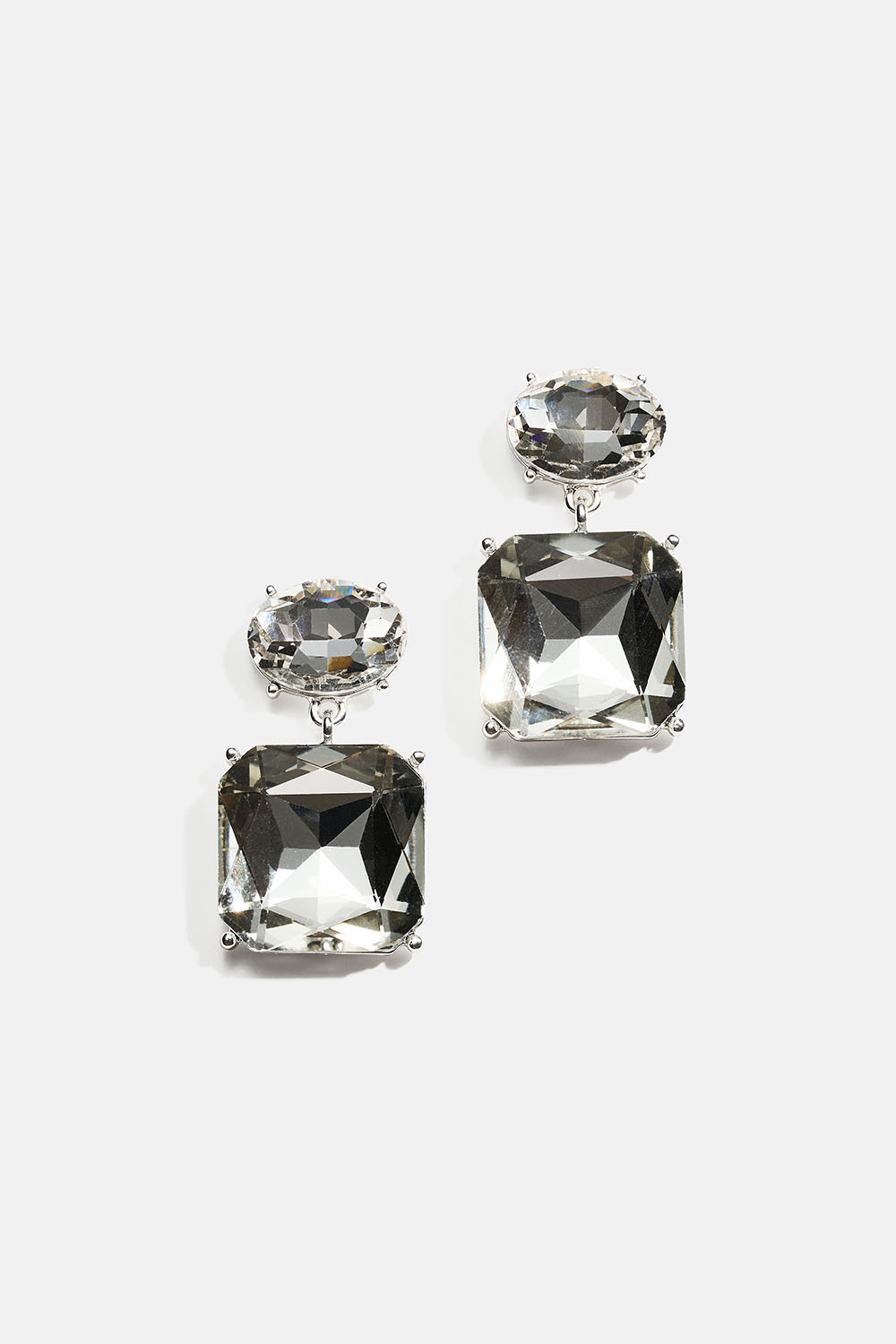 Øredobber med ovale og firkantede glassteiner