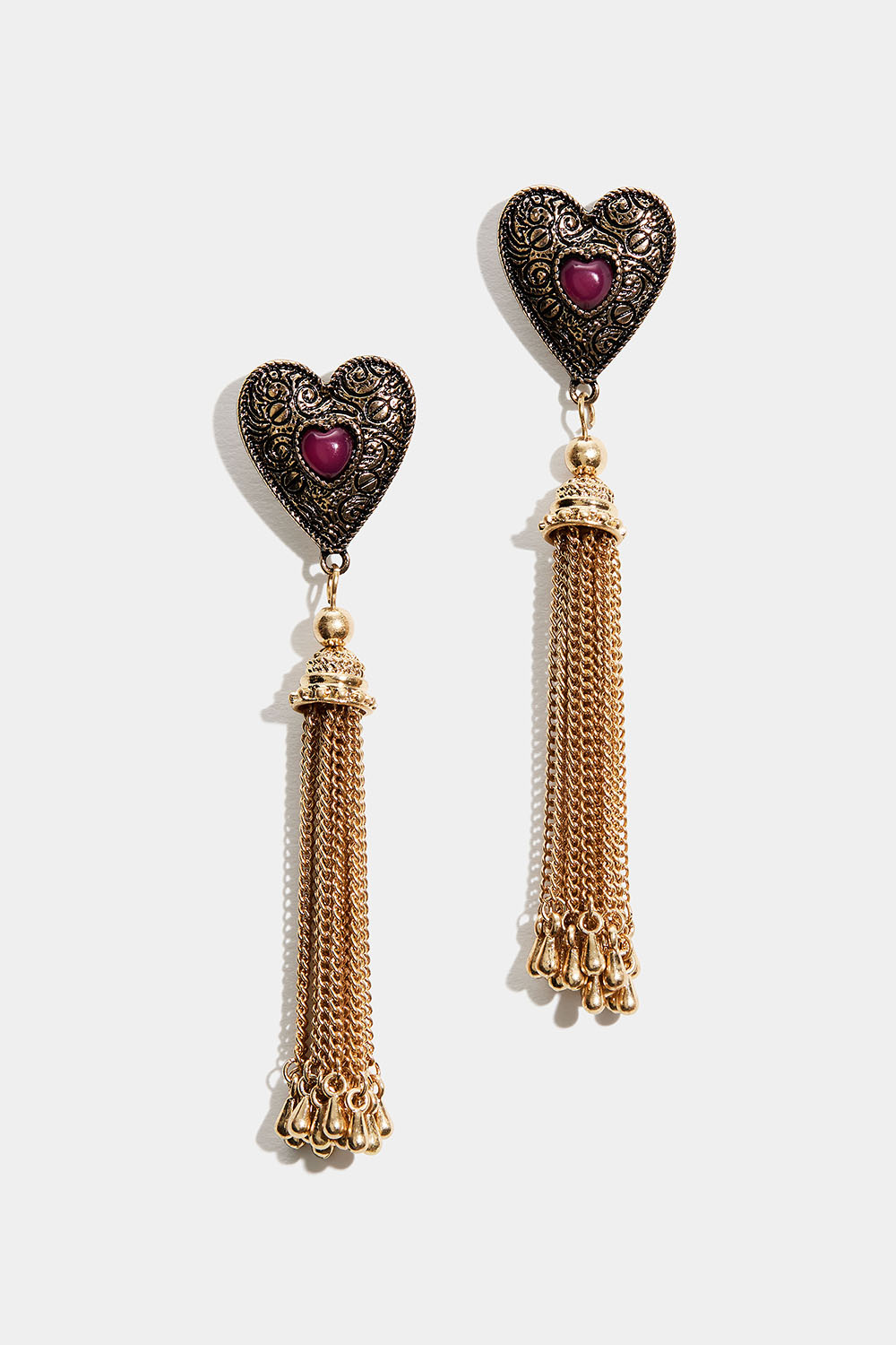 Øredobber med hjerter og anheng med kjeder