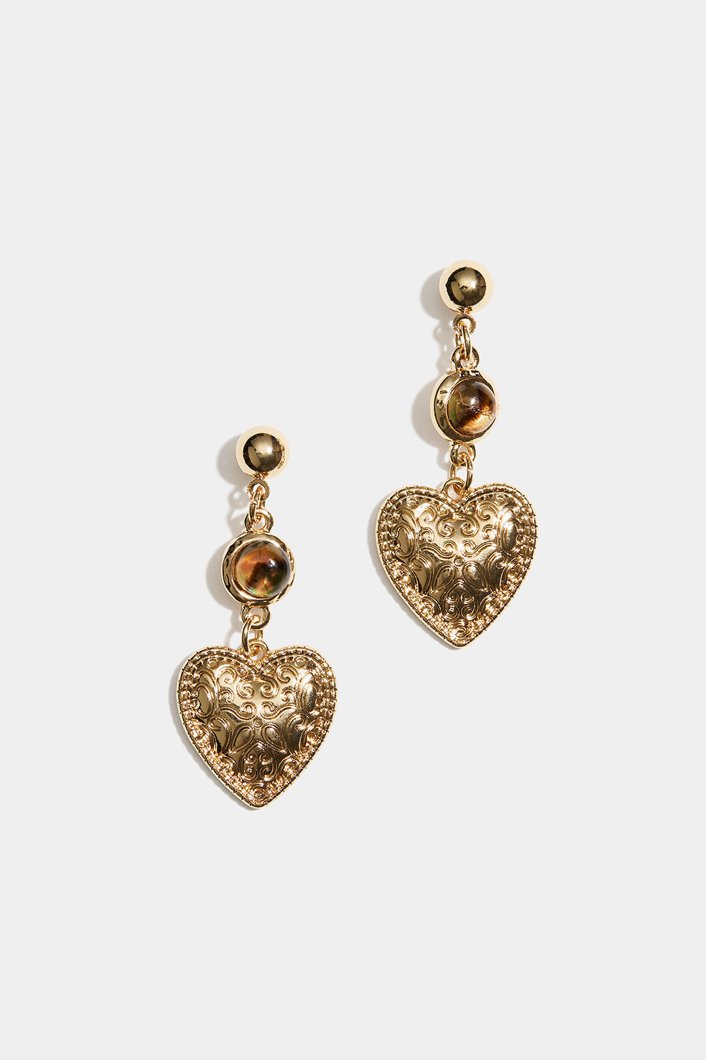 Øredobber med mønstrede hjerter og brune perler