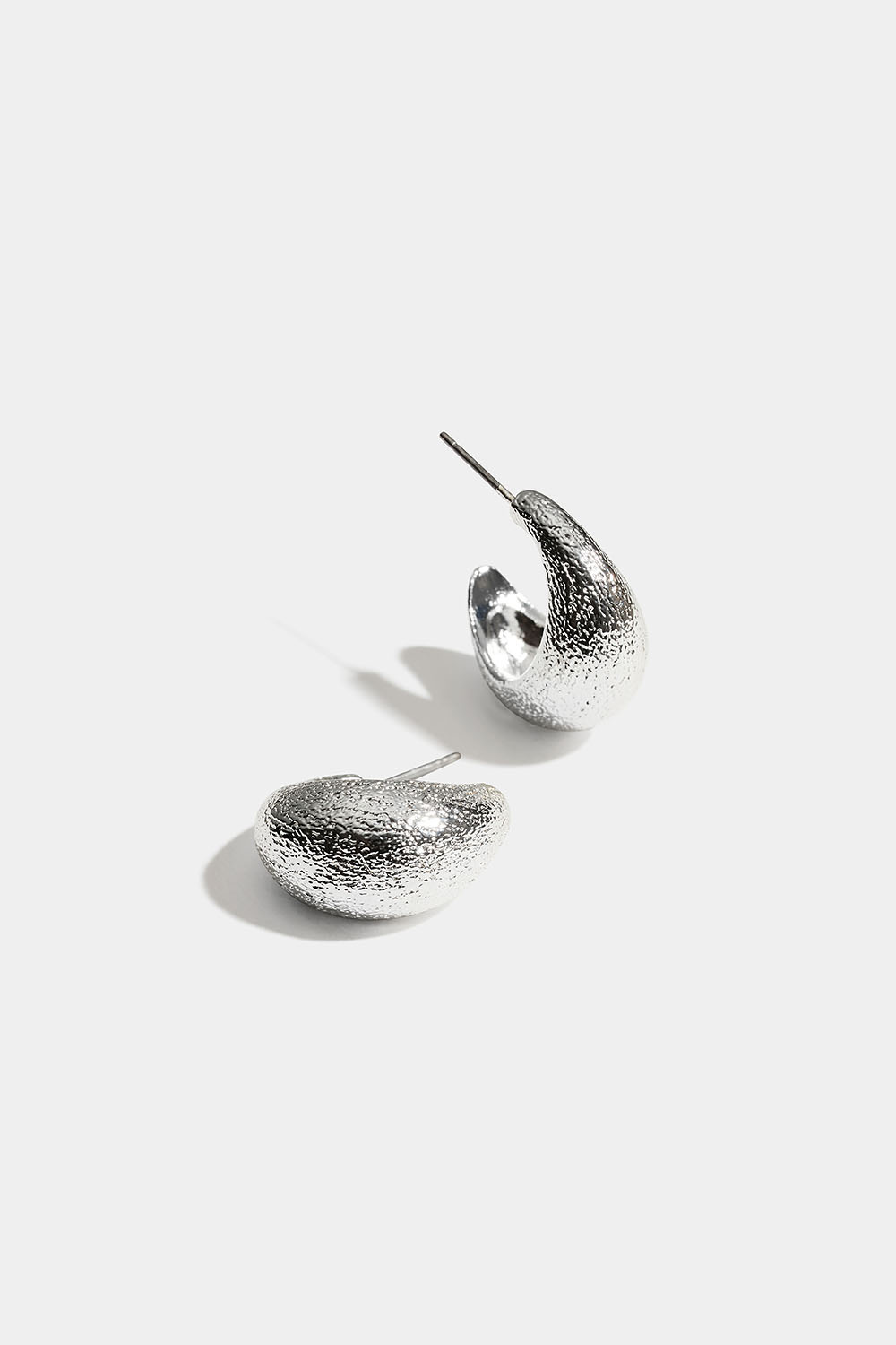 Tykke ringer med hamret design