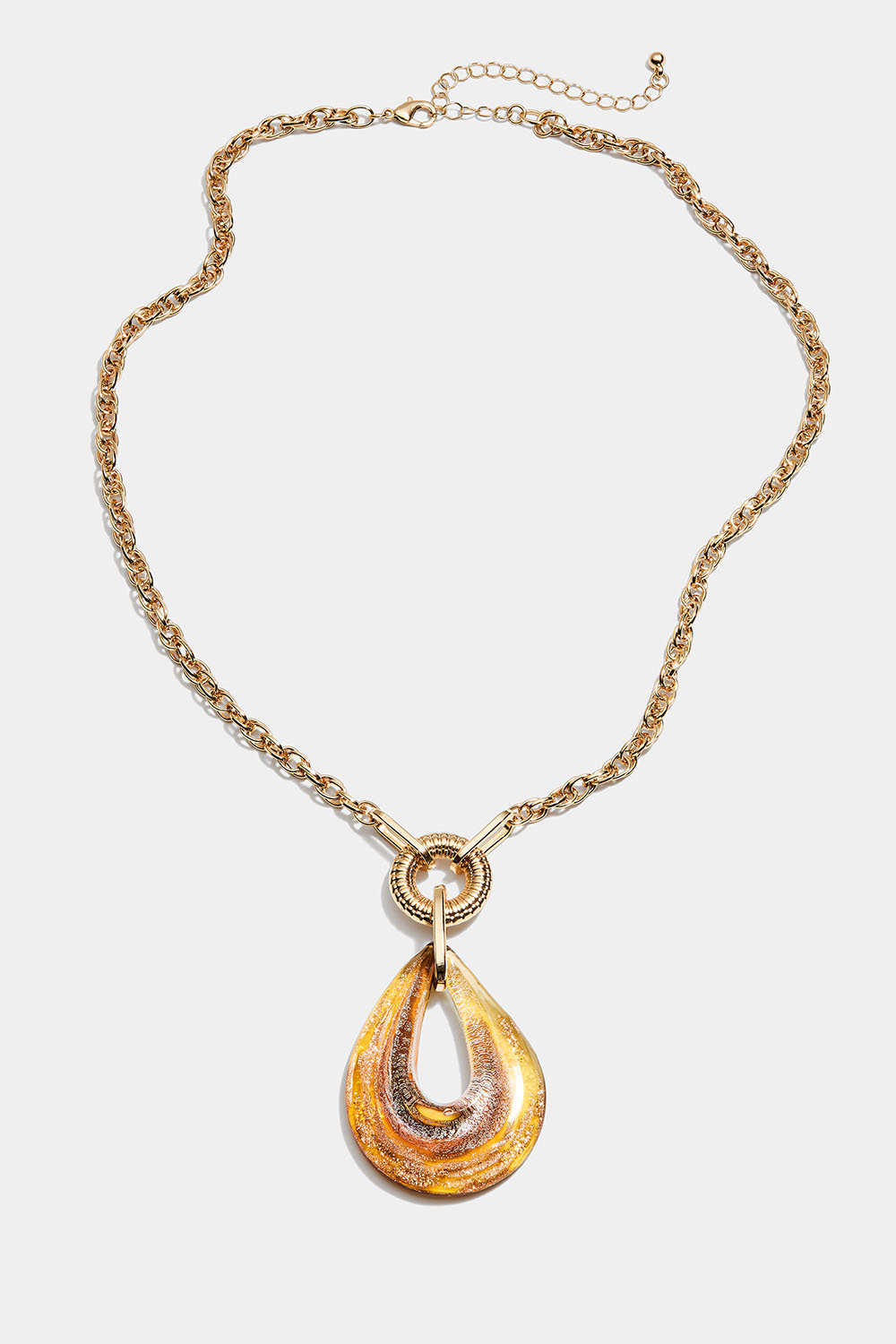 Halskjede med dråpeformet glassanheng