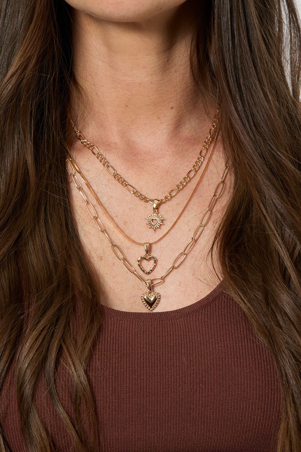 Gullfarget, trippelt halskjede med hengesmykker