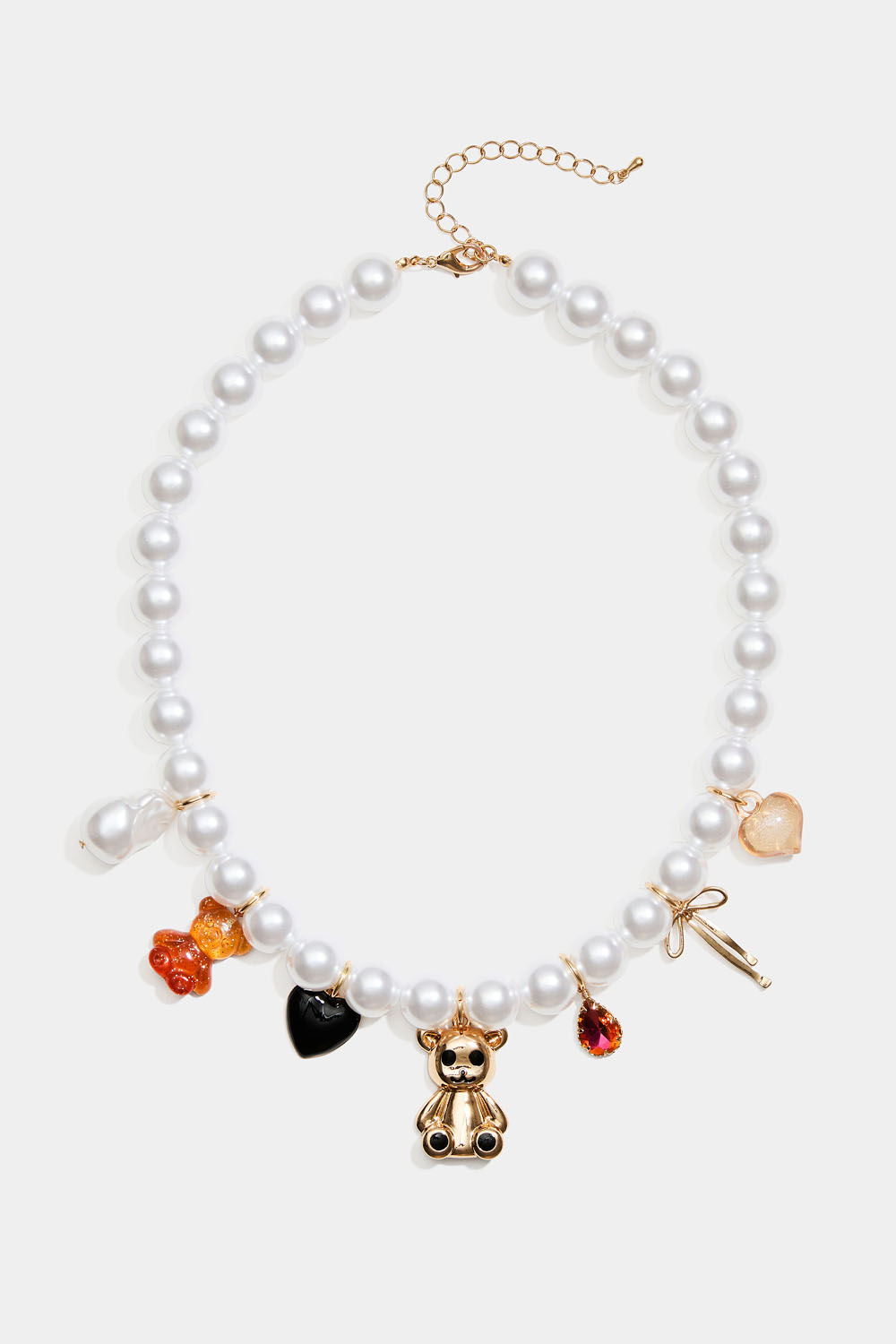 Perlekjede med charms