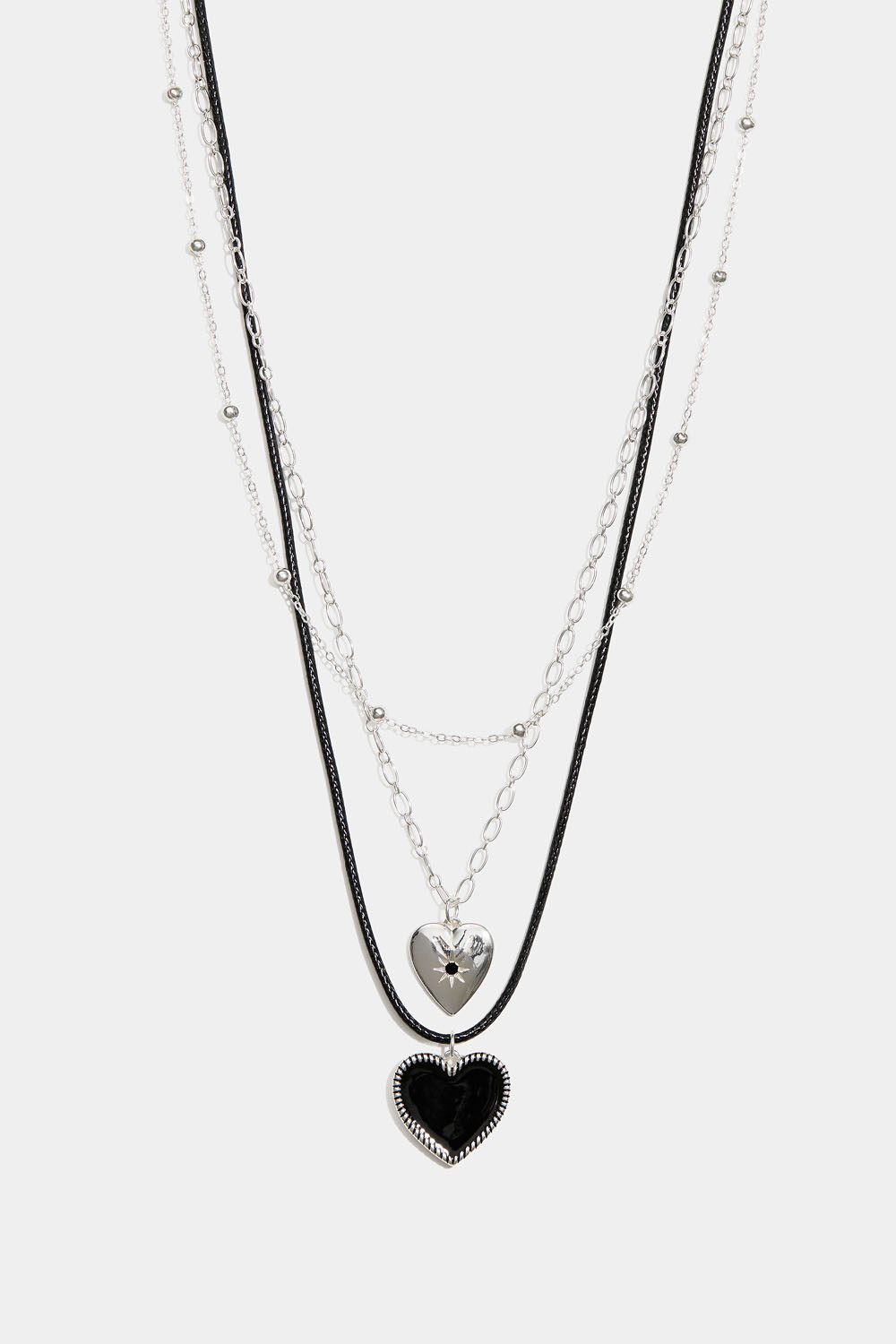 Trippel halskjede med hjerter og snor