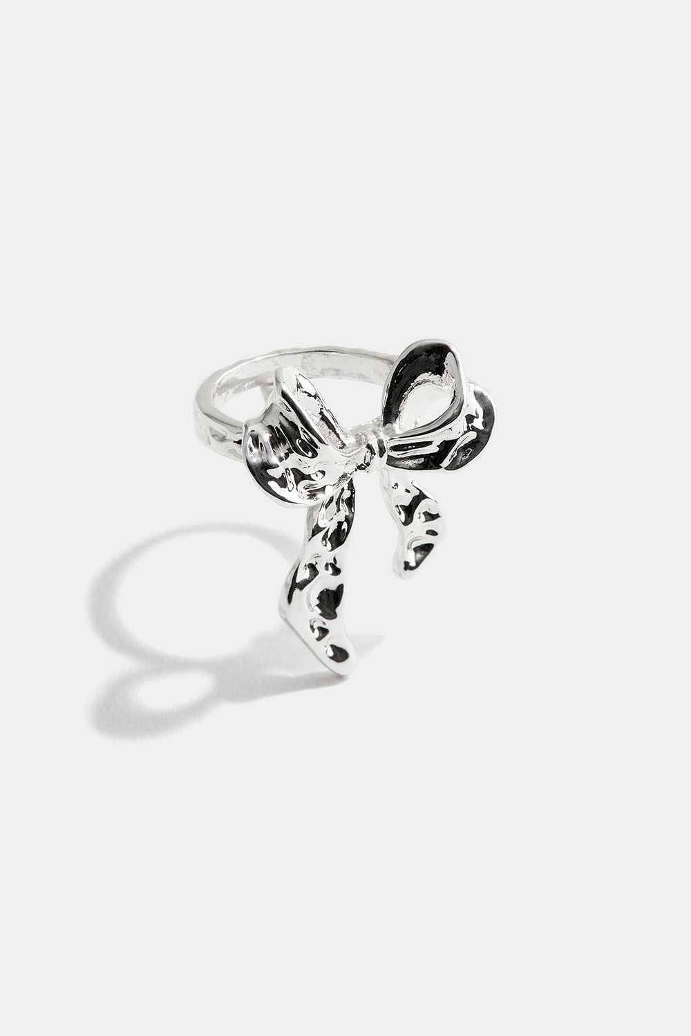 Ring med hamret sløyfe