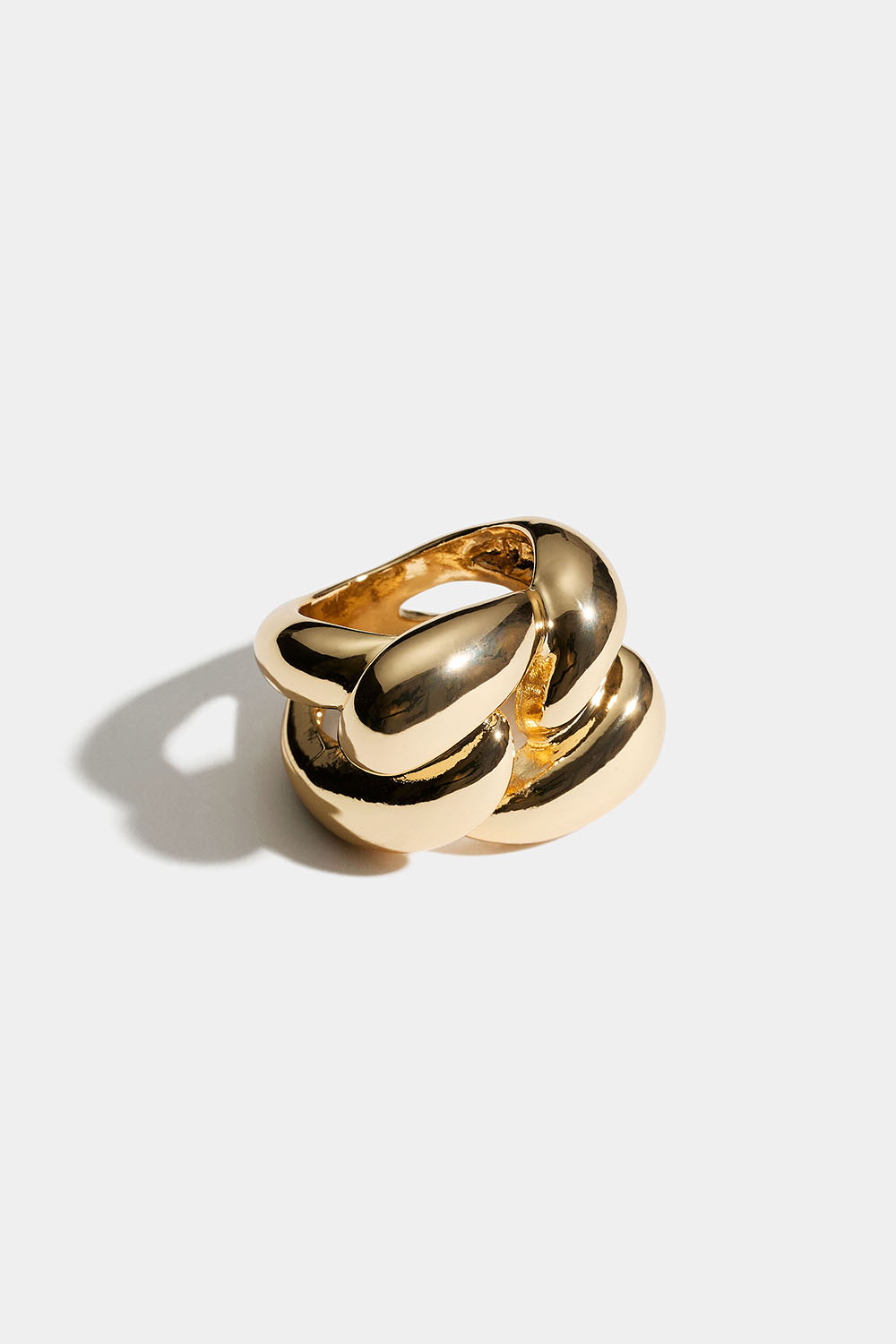 Bred, gullfarget ring med knutedesign