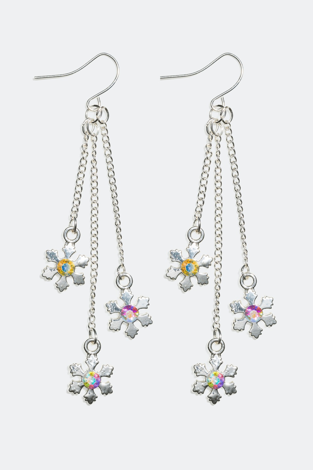 Øredobber med hengende små snøfnugg