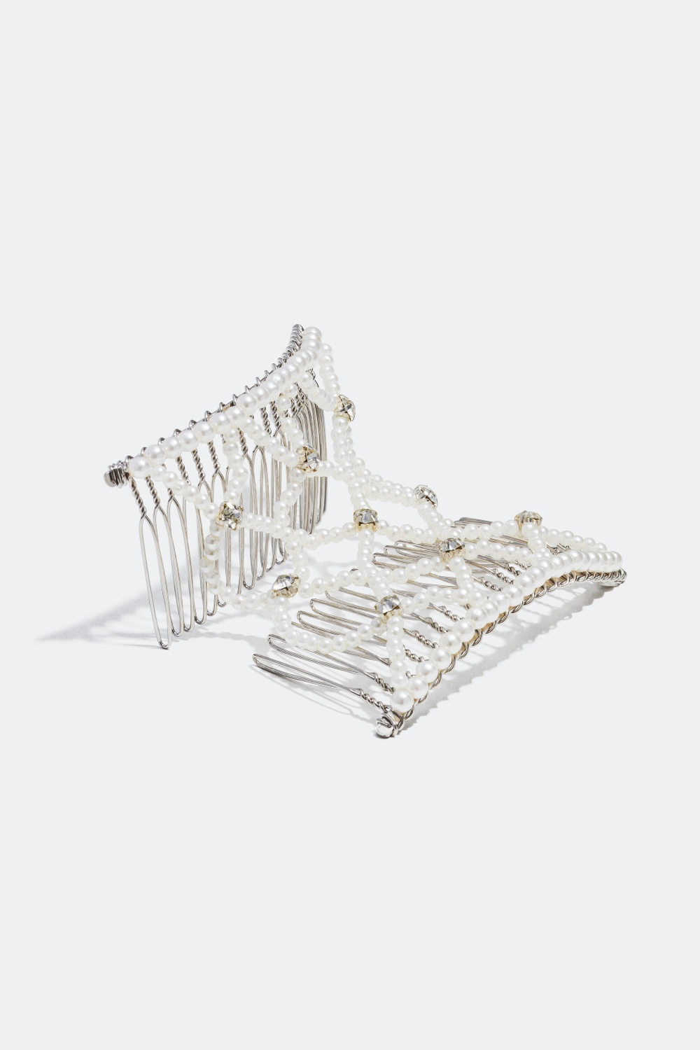 Dekorasjonskam med perler og glasstener