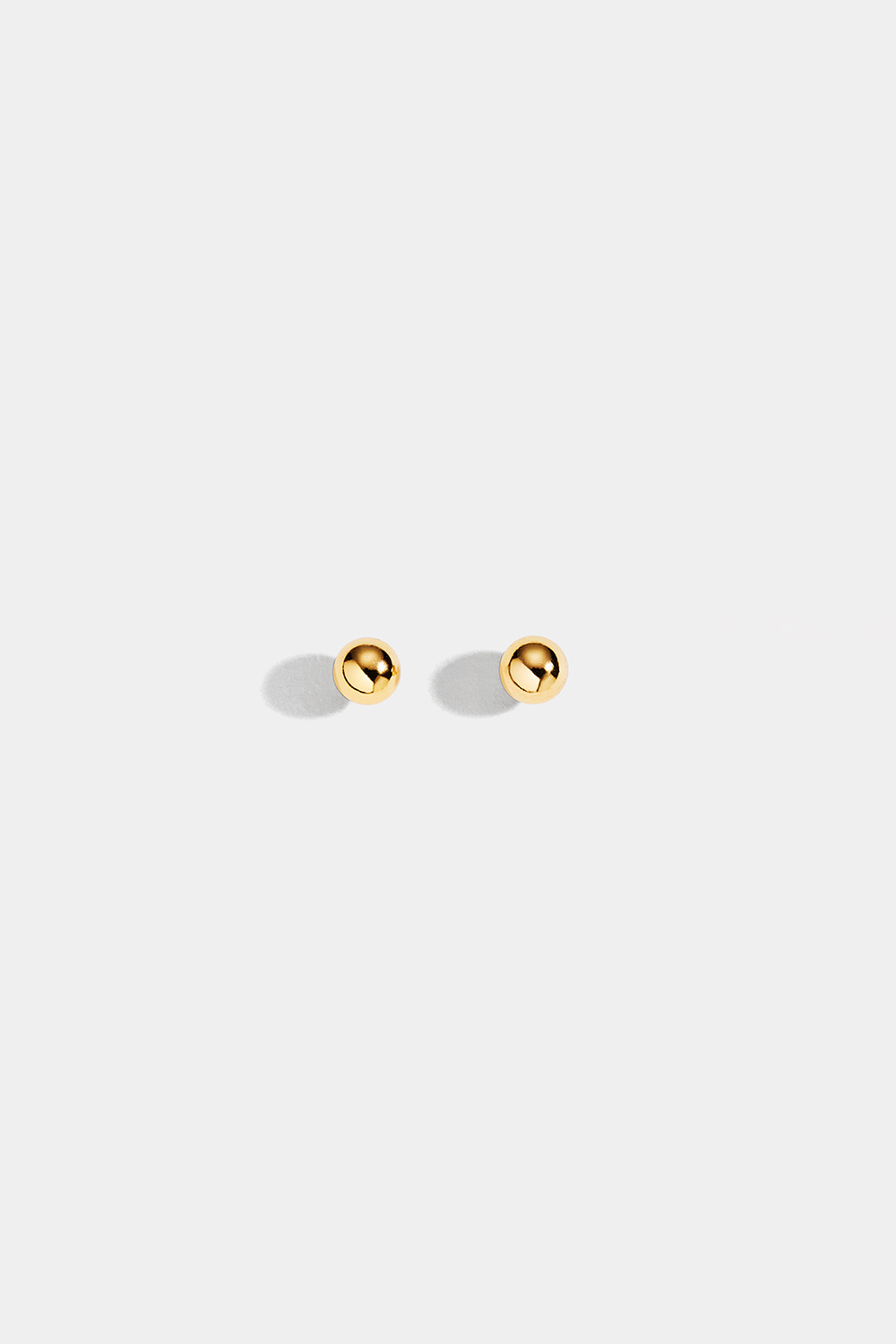Klassiske perleøredobber forgylt med 18K gull, 4 mm