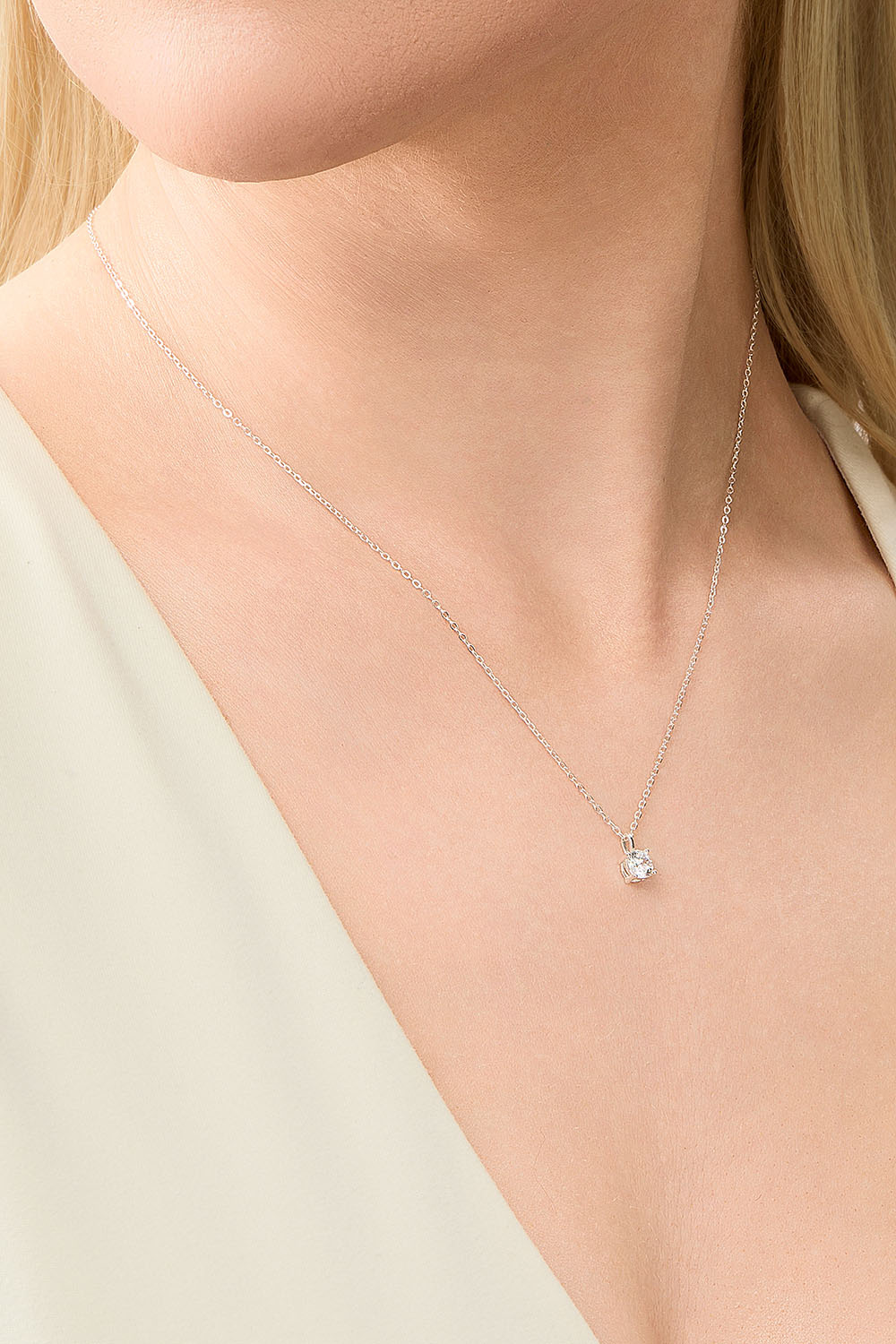 Halskjede i ekte sølv med skimrende glasstein av Cubic Zirconia