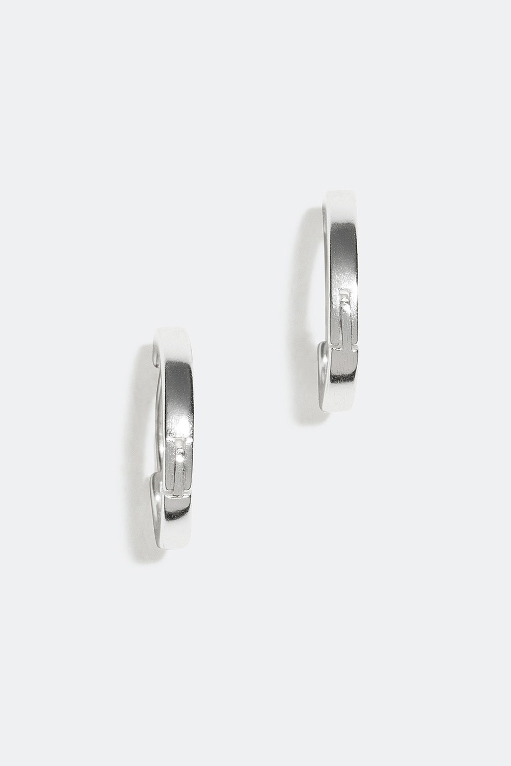 Små flate øreringer i ekte sølv, 1 cm