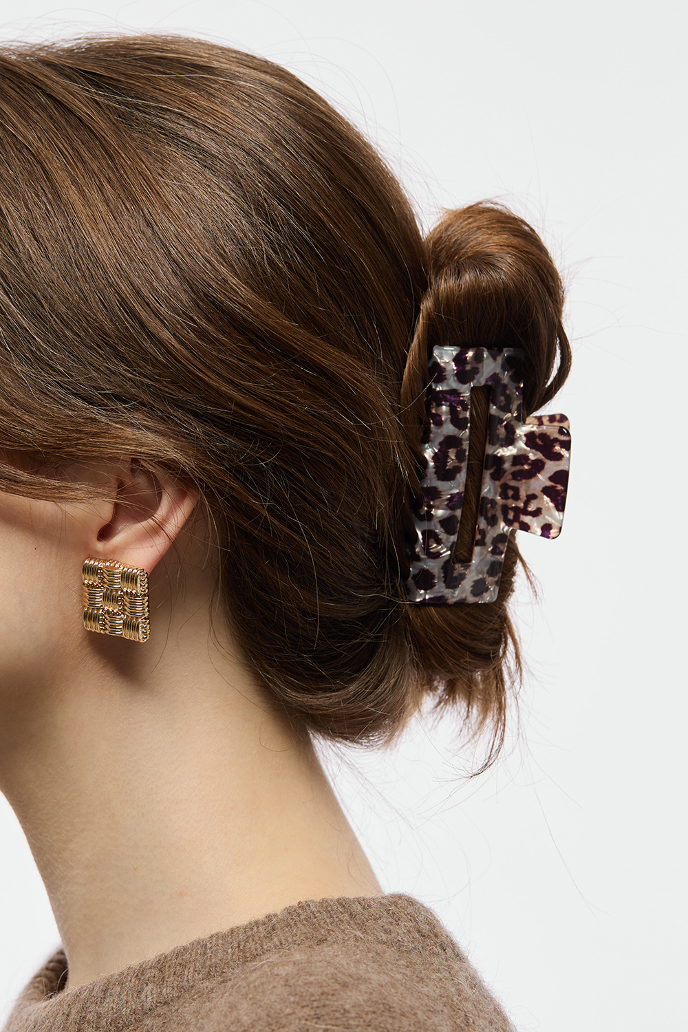 Hårklemme med skimrende leopardmønster