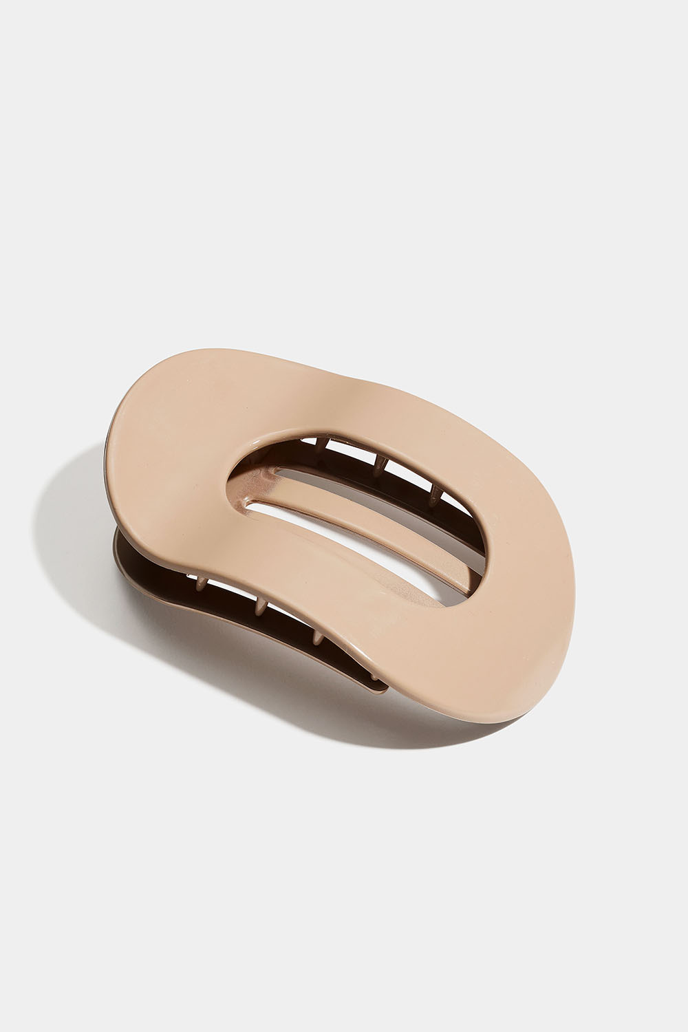 Beige oval flat hårspenne