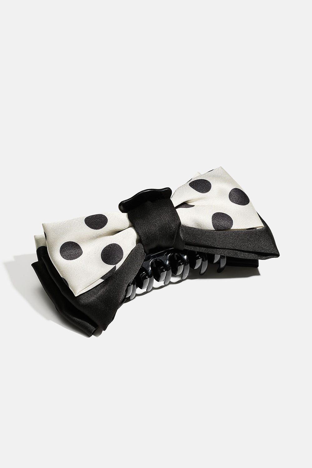 Hårklype med sløyfe i svart og prikkete silkeimitasjon