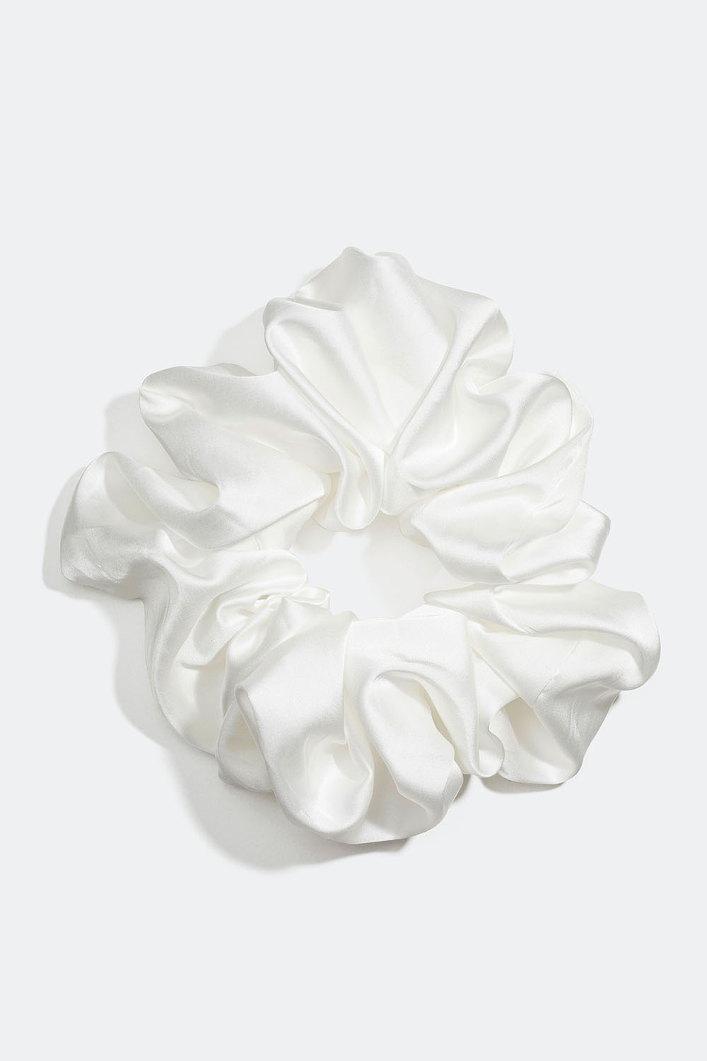 Stor hvit scrunchie
