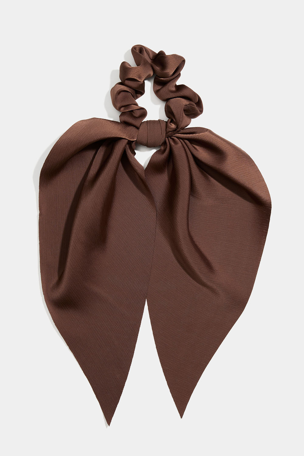 Brun scrunchie med sløyfehale