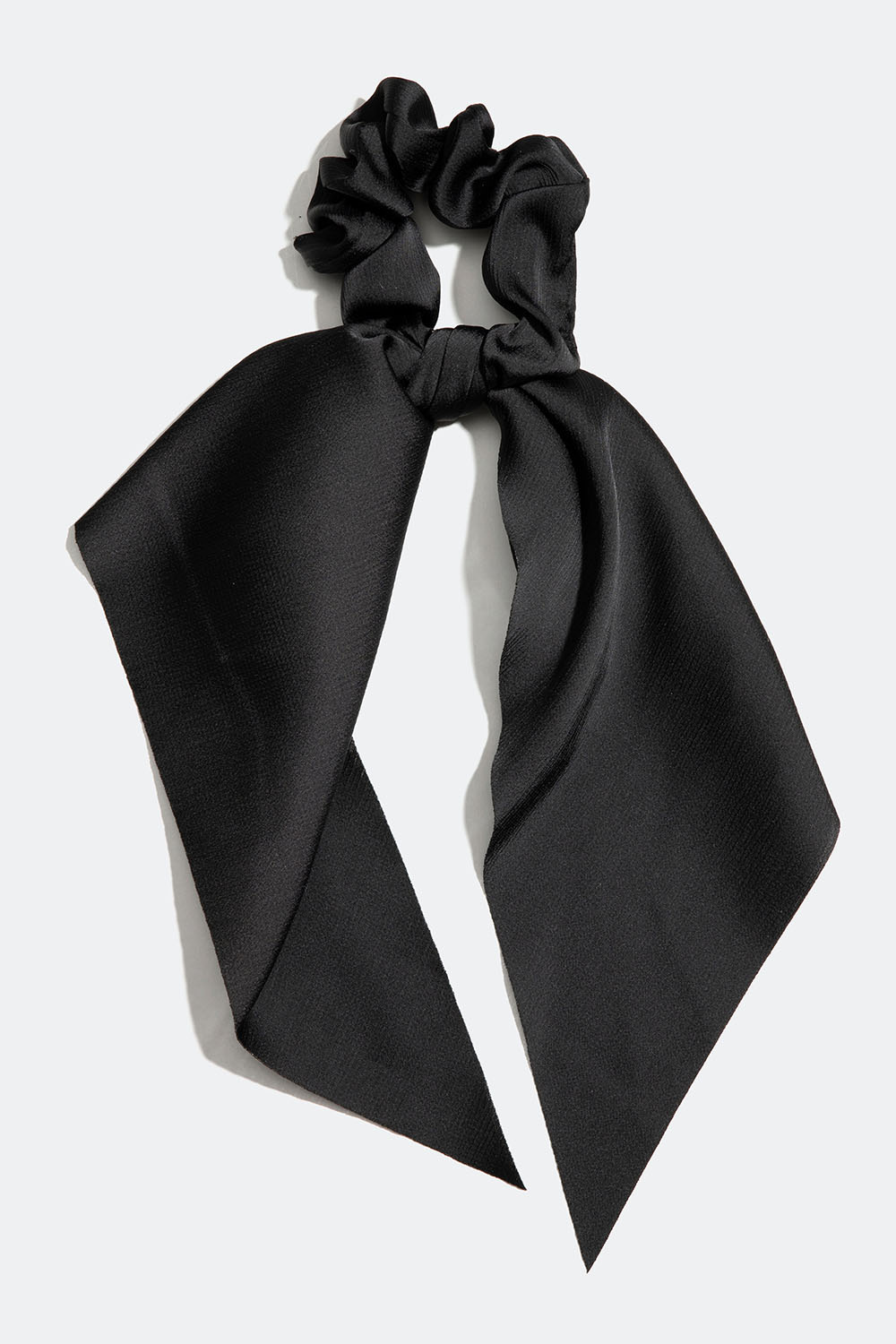 Svart scrunchie-hale
