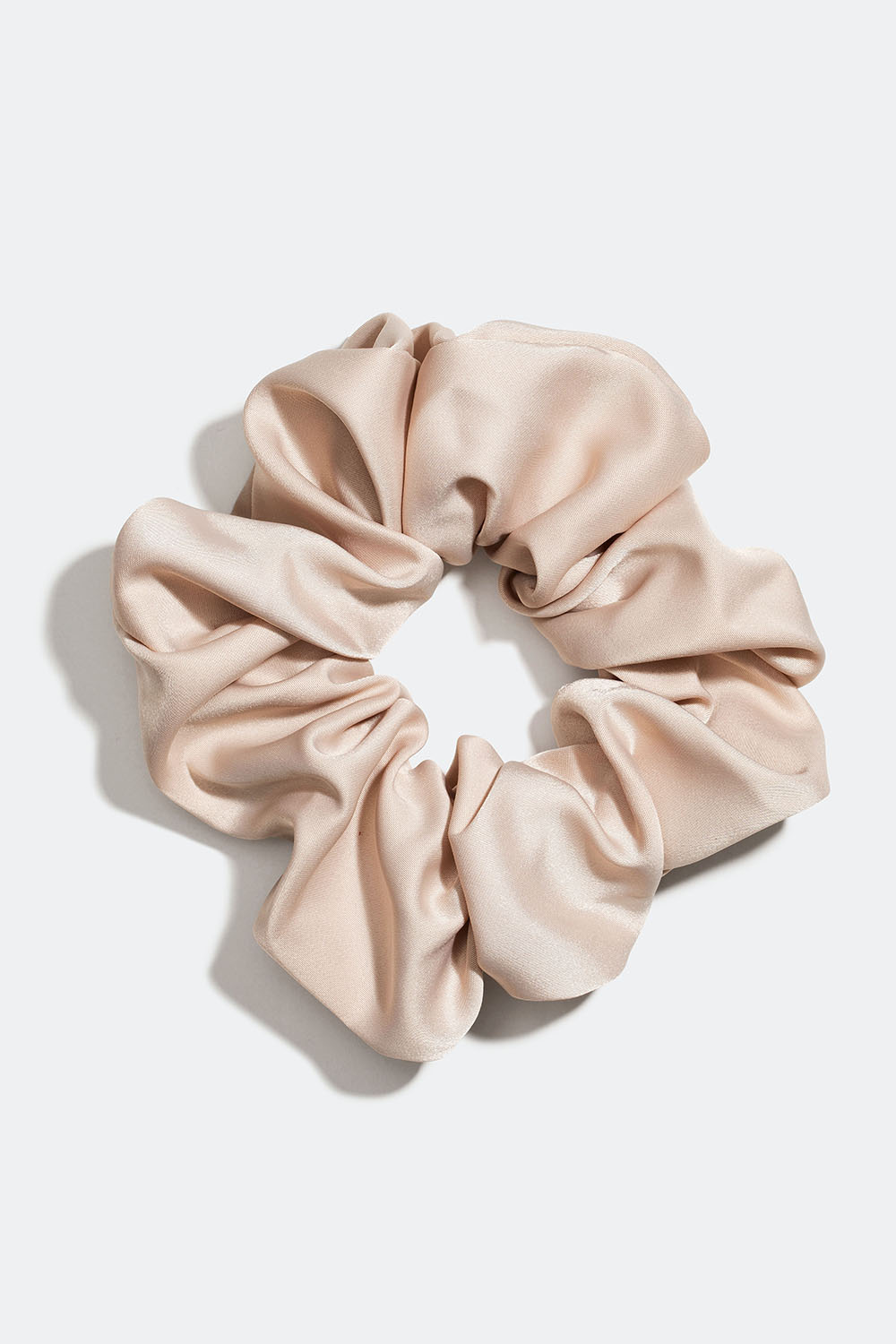 Beige scrunchie i kunstsilke